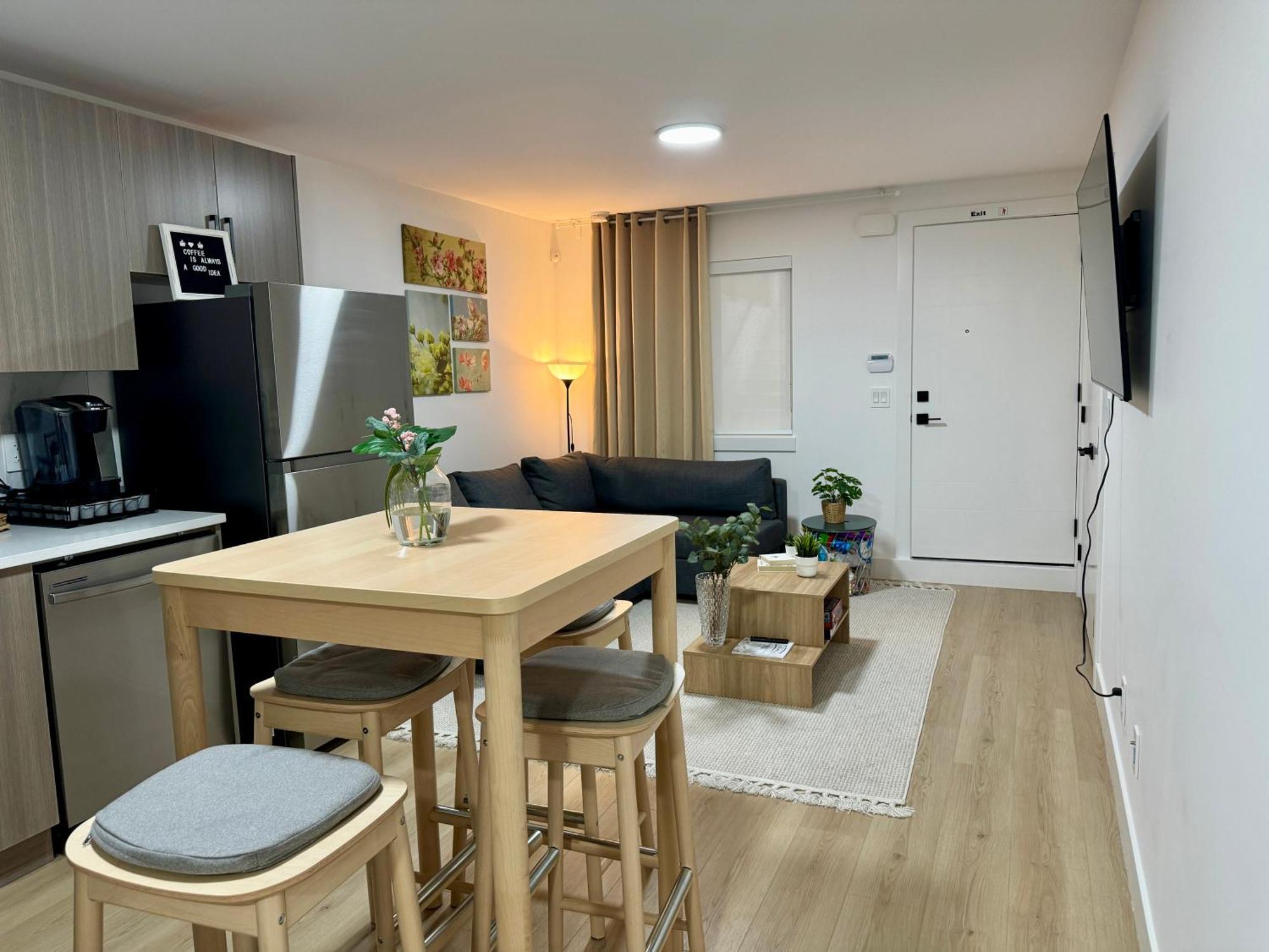 סארי The Sunset Haven- Cozy 2Br Basement Suite Near White Rock מראה חיצוני תמונה